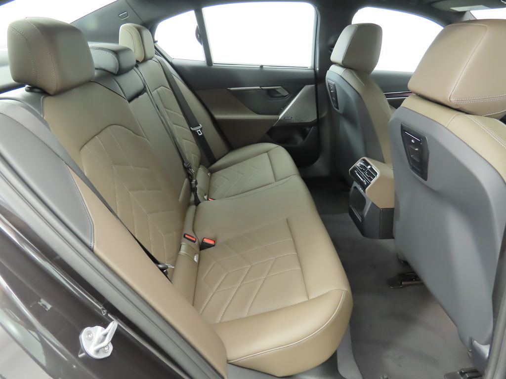 2025 BMW i5 eDrive40 22