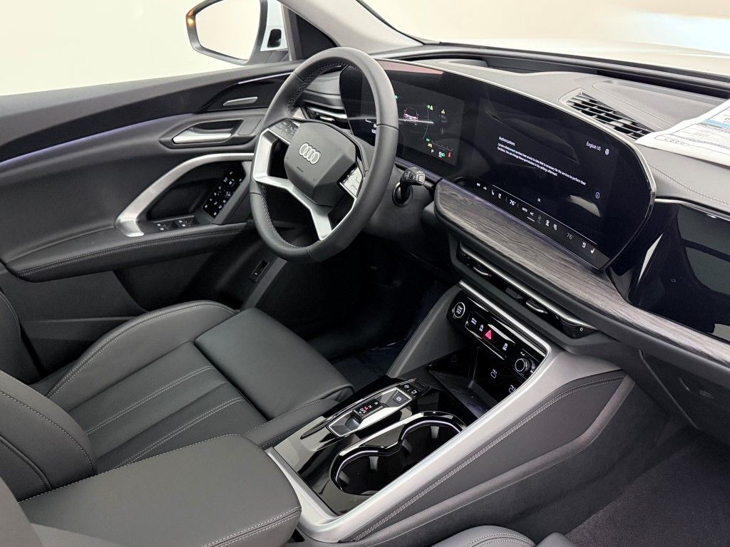 Thumbnail: 2025 Audi Q5 - 17