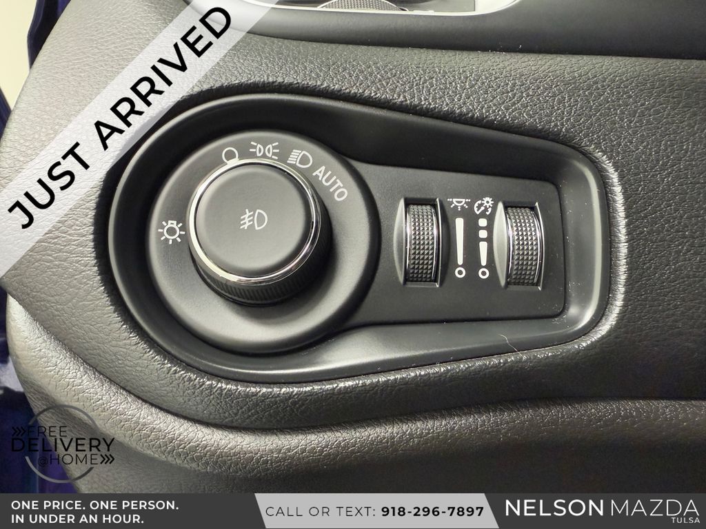 Used 2019 Blue Jeep Latitude image 24