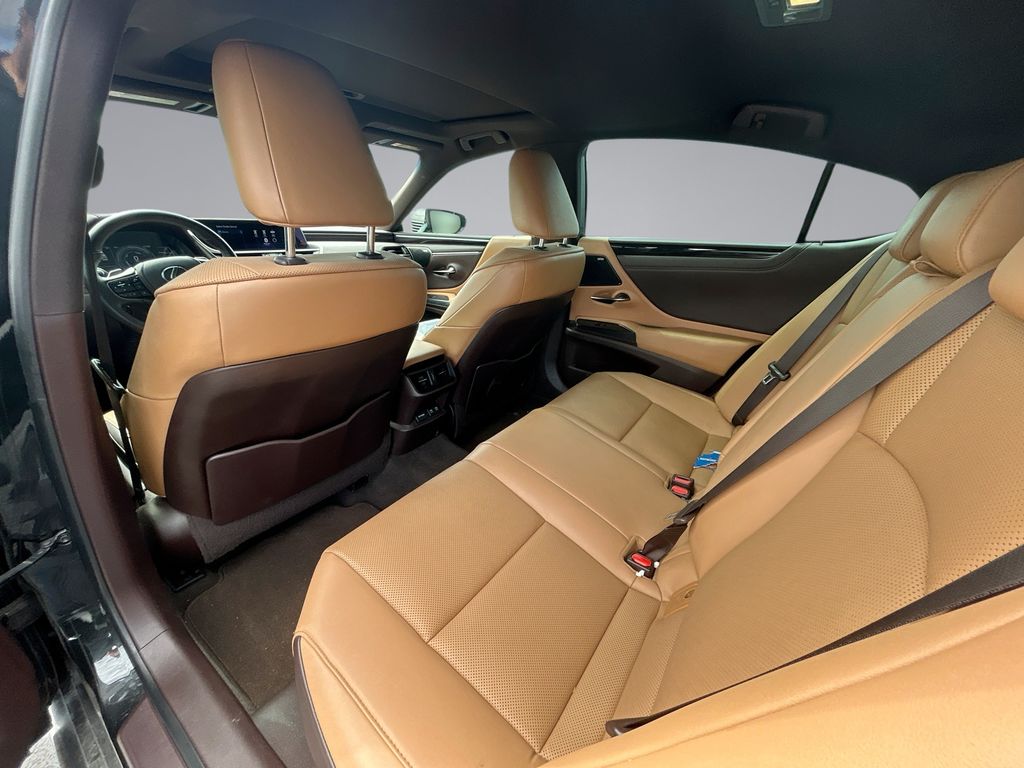 Thumbnail: 2021 Lexus ES - 9