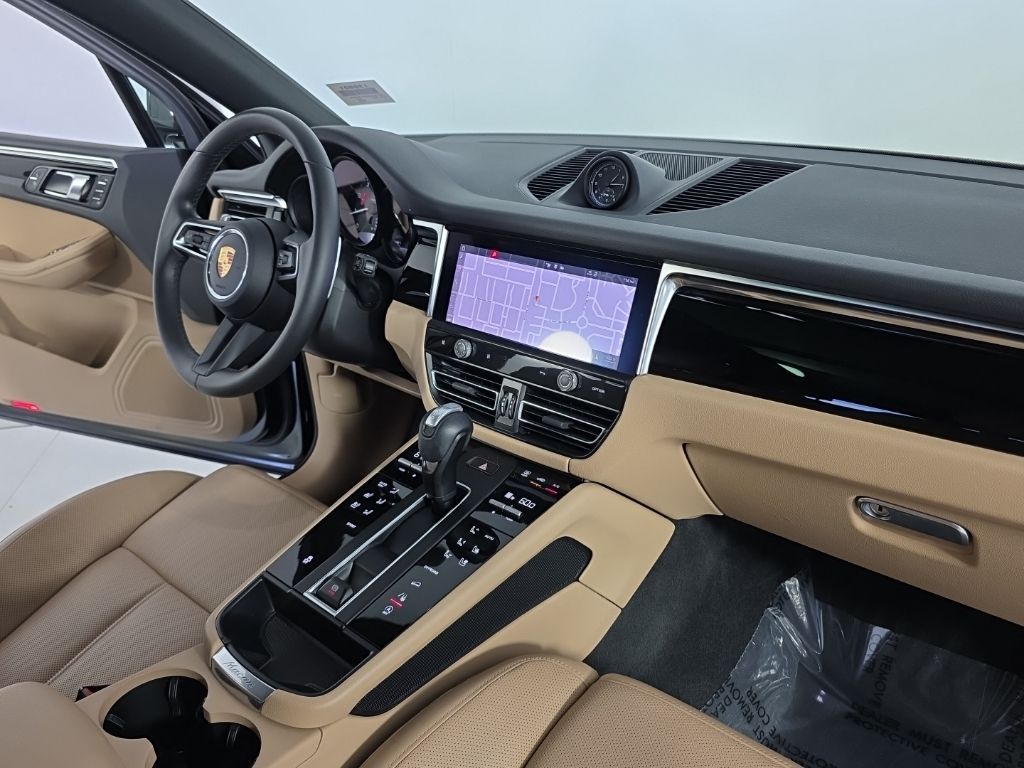 Thumbnail: 2023 Porsche Macan - 15
