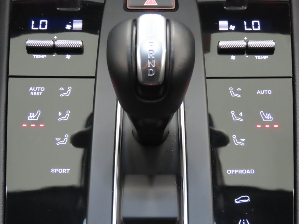 Thumbnail: 2024 Porsche Macan - 26