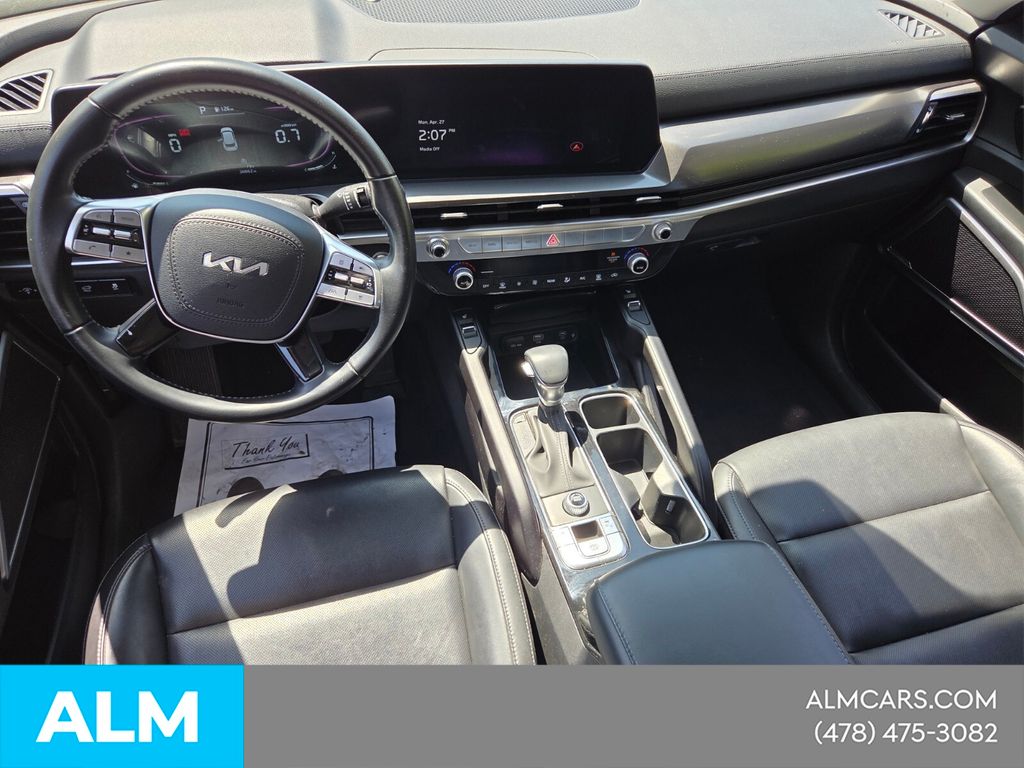 Used 2025 Black Kia S image 10