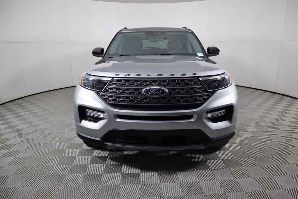 2024 Ford Explorer XLT 2