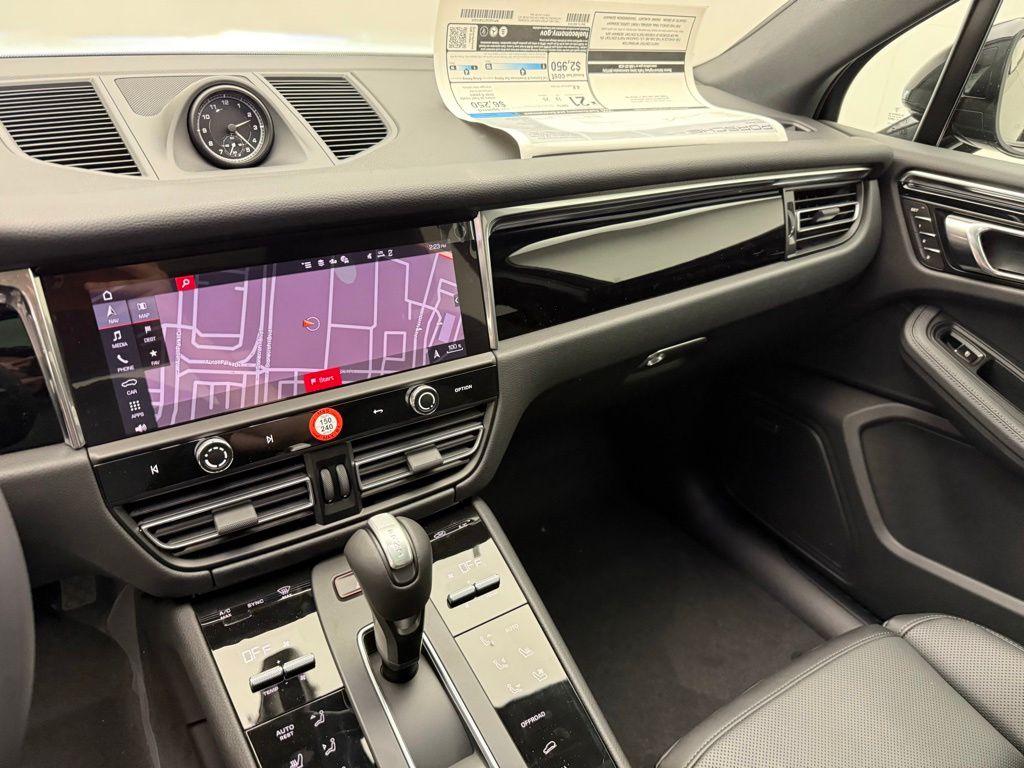 Thumbnail: 2026 Porsche Macan - 15