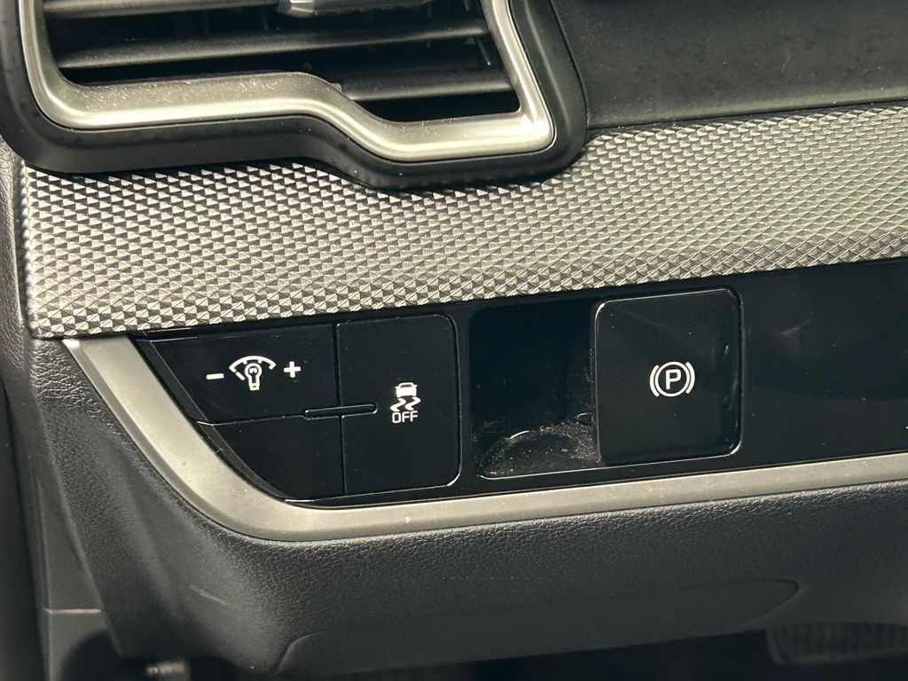 Used 2024 Fusion Black Kia LX image 10