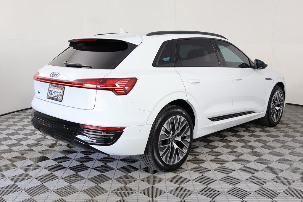 Thumbnail: 2024 Audi Q8 e-tron - 4