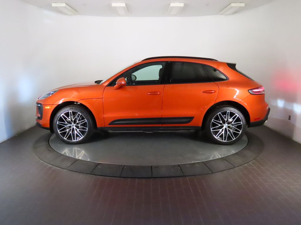 Thumbnail: 2025 Porsche Macan - 2