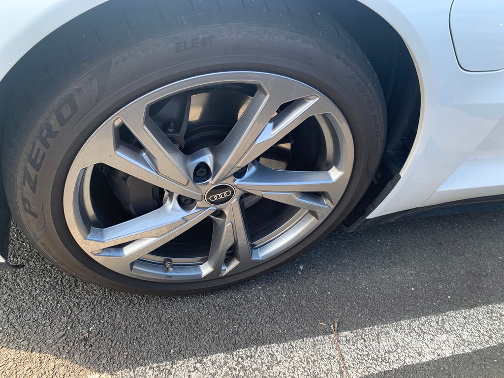 Thumbnail: 2022 Audi e-tron GT - 5