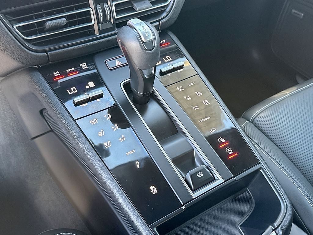 Thumbnail: 2022 Porsche Macan - 20