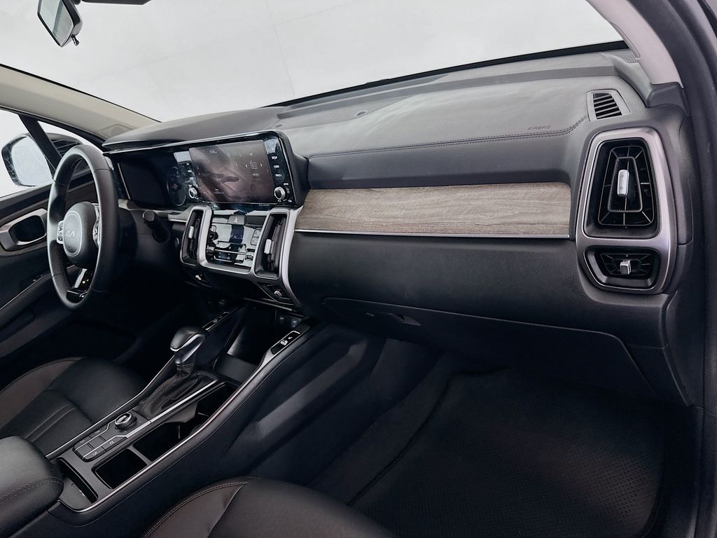 Thumbnail: 2023 Kia Sorento - 30
