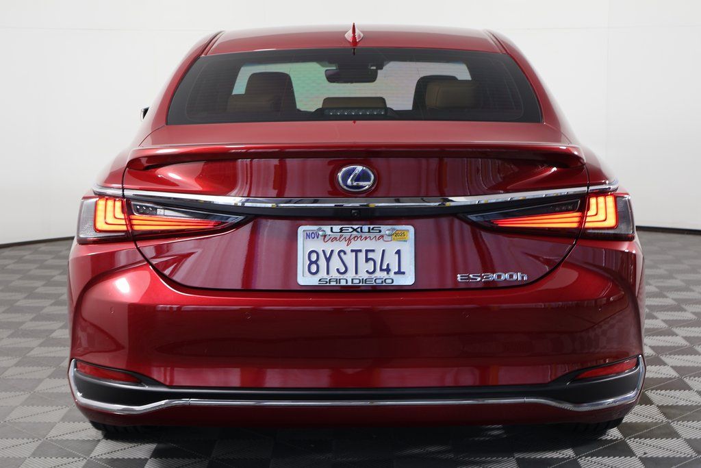 Thumbnail: 2021 Lexus ES - 5