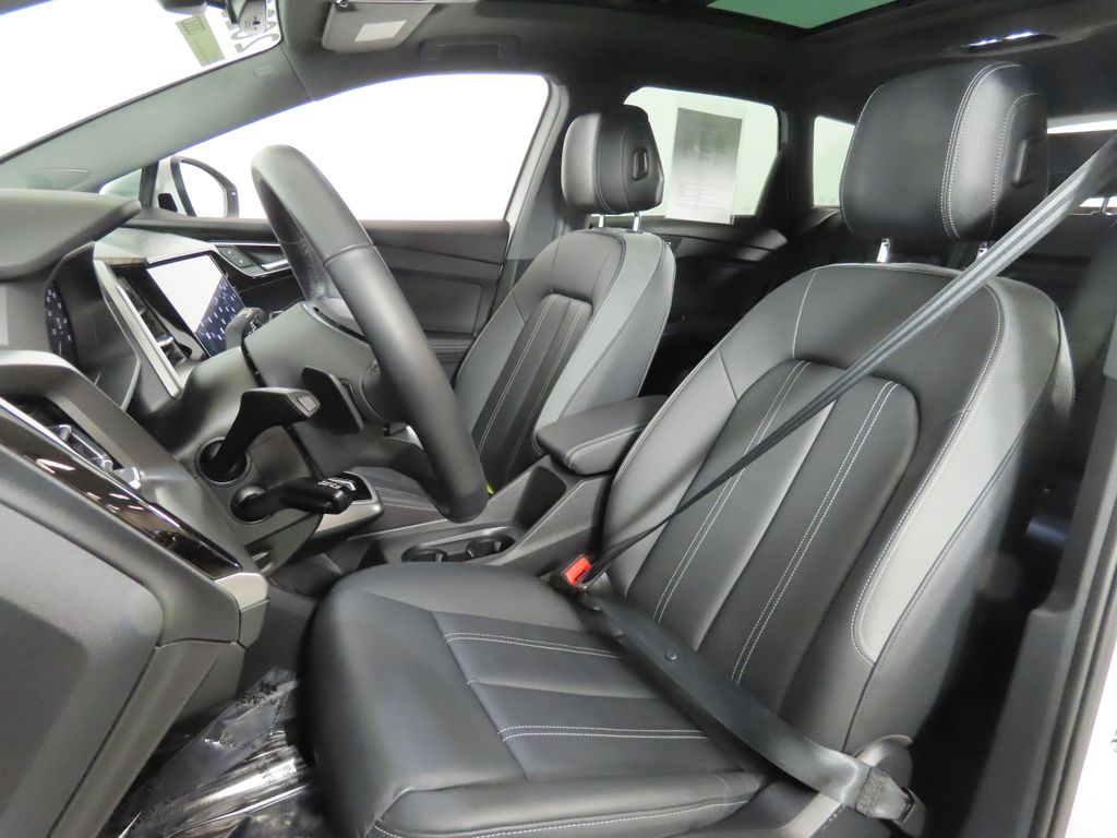 Thumbnail: 2023 Audi Q4 e-tron - 32