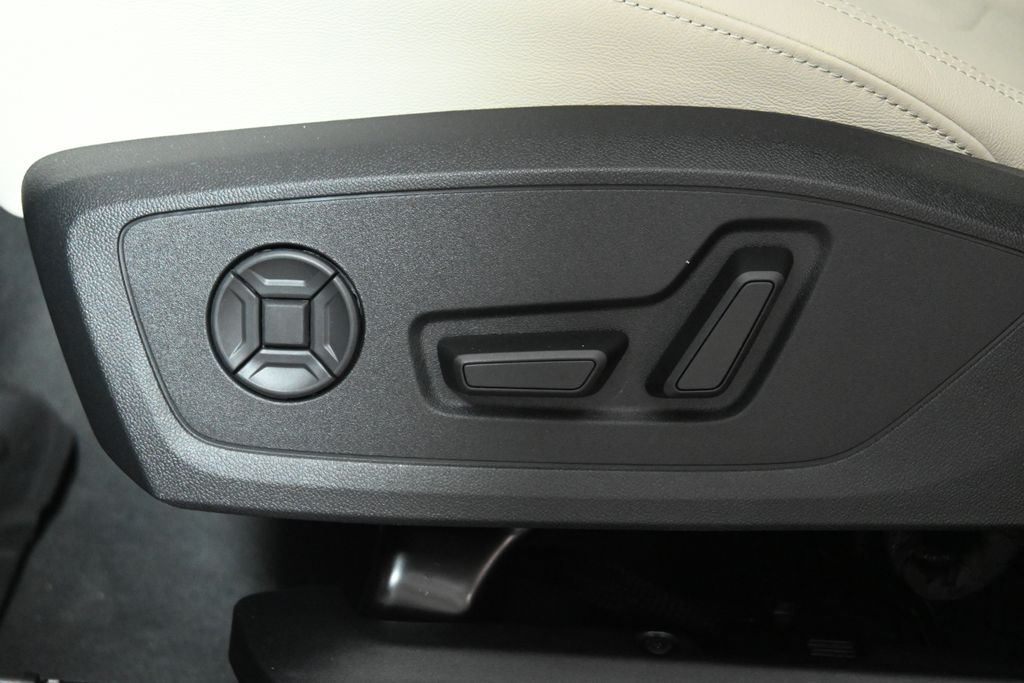 Thumbnail: 2025 Audi Q3 - 25