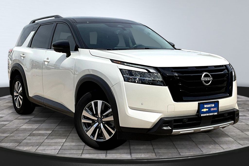 2024 Nissan Pathfinder SL - 3