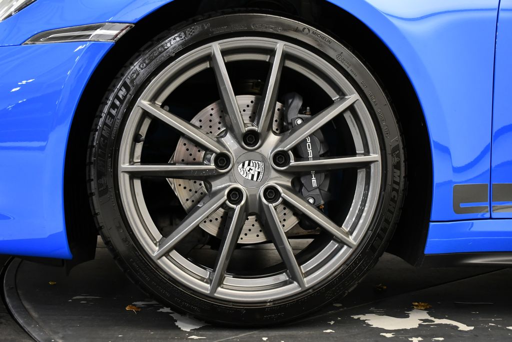 Thumbnail: 2024 Porsche 911 - 16