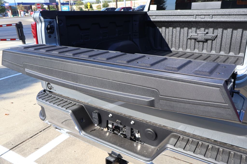 Thumbnail: 2026 Chevrolet Silverado 1500 - 12