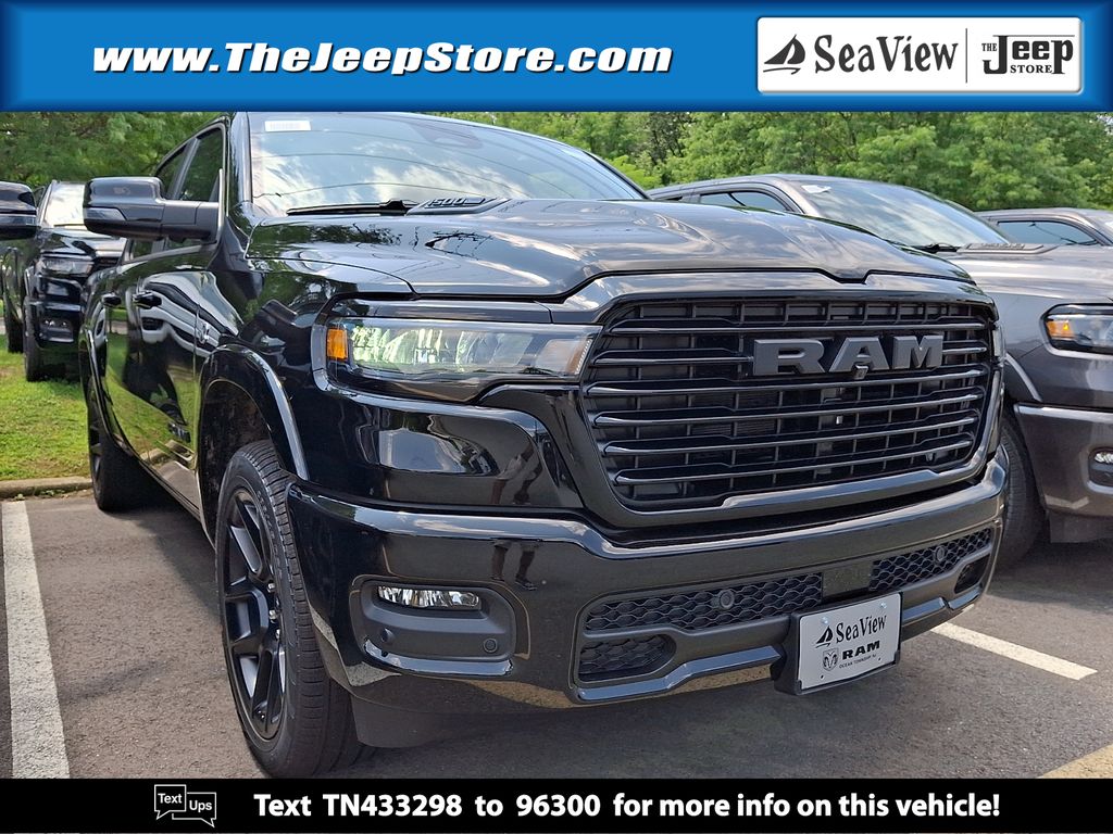 Diamond Black Crystal Pearlcoat 2026 RAM 1500 Pickup Truck Four-Wheel Drive 8-Speed Automatic