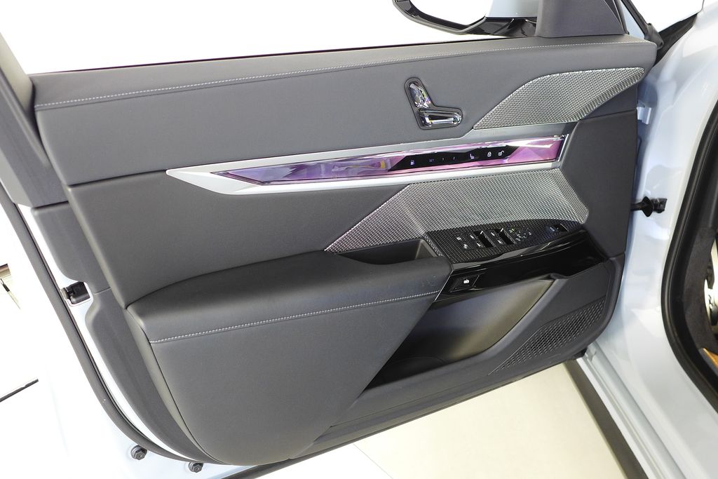 Thumbnail: 2024 BMW 7 Series - 11