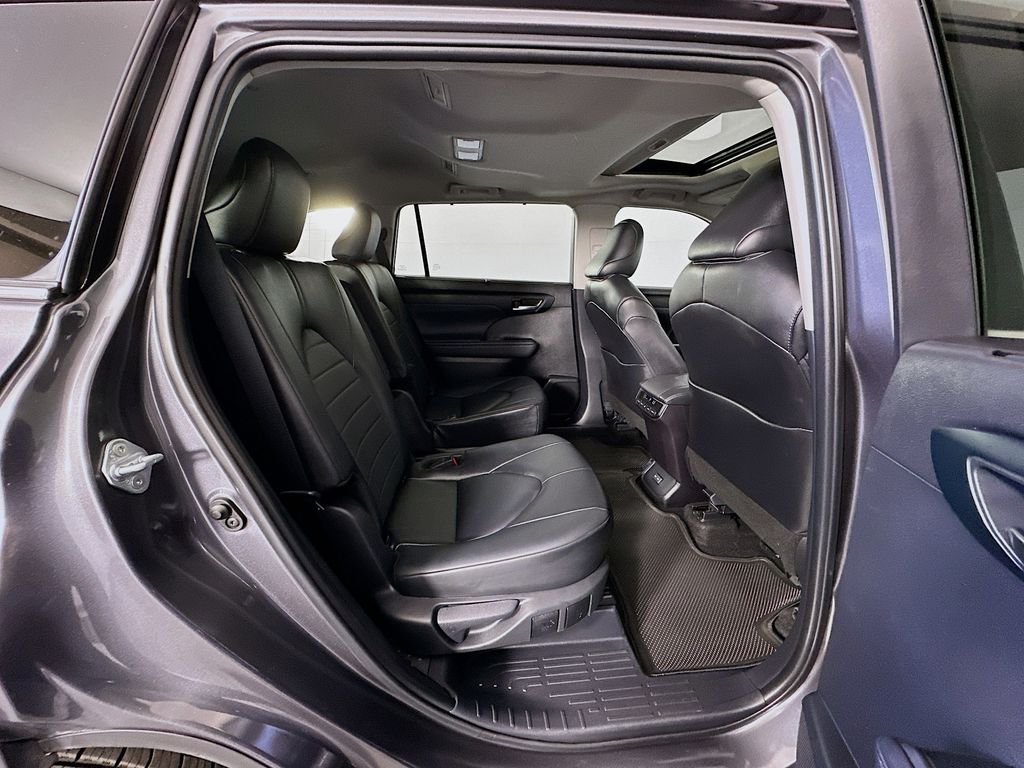 Thumbnail: 2024 Toyota Highlander - 29