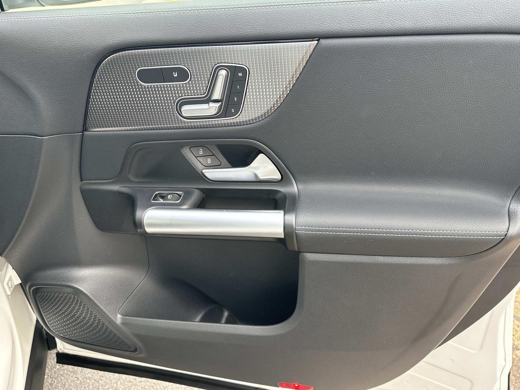 Thumbnail: 2023 Mercedes-Benz GLA - 19