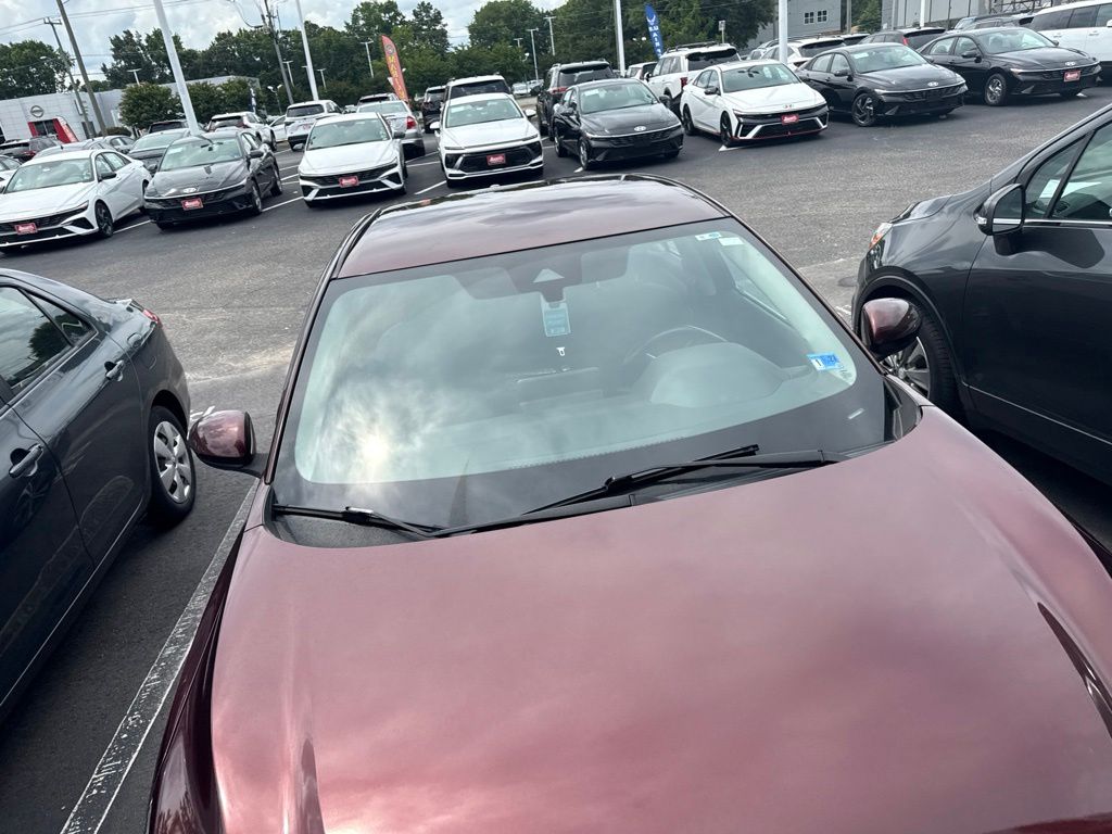 Used 2022 Red Nissan SV image 4