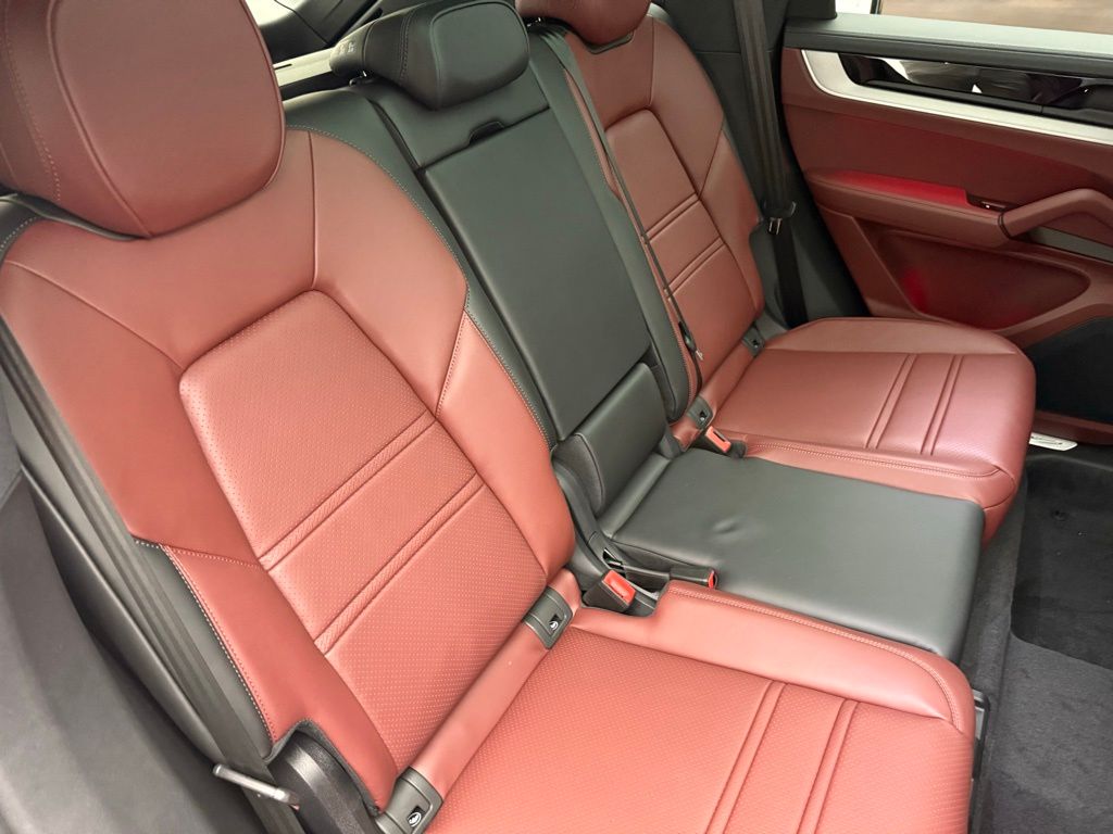 Thumbnail: 2026 Porsche Cayenne - 28