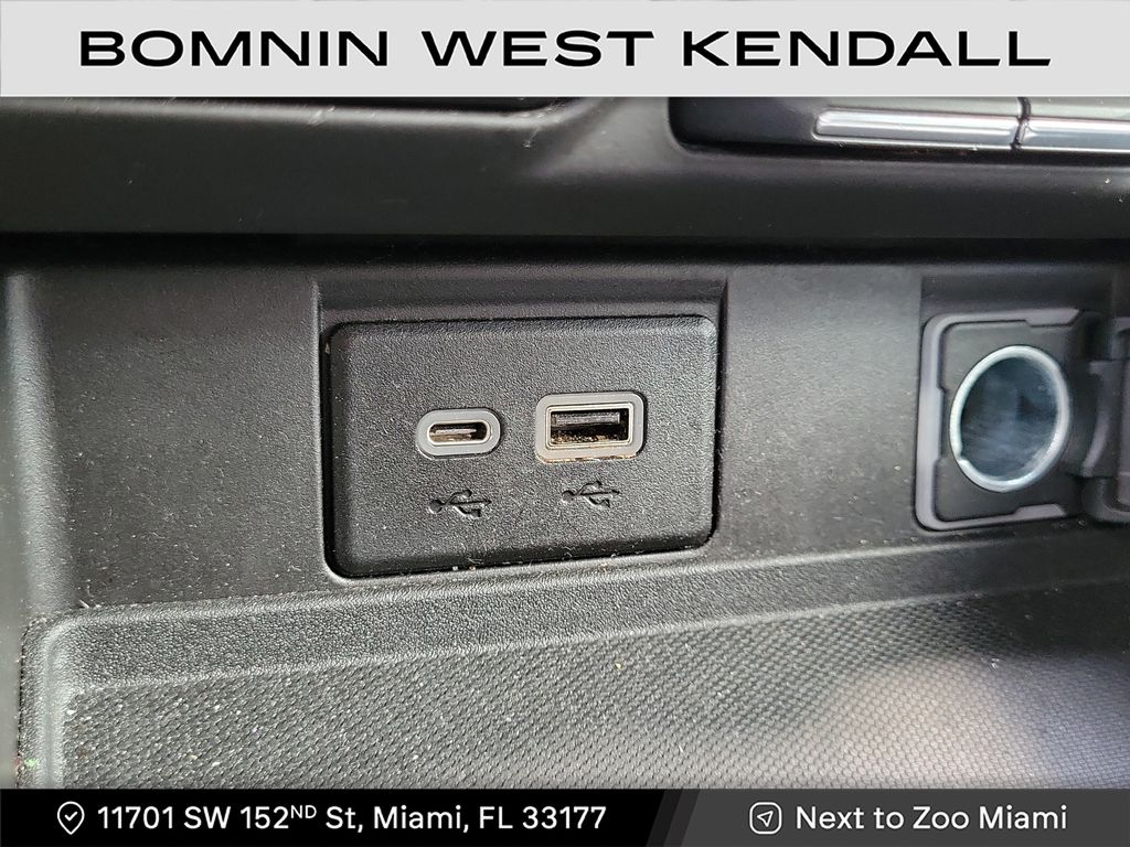 2021 Chevrolet Suburban LT photo