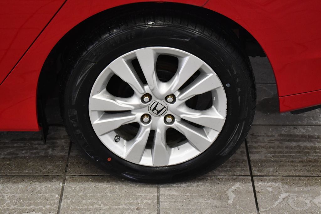 Thumbnail: 2012 Honda Insight - 13