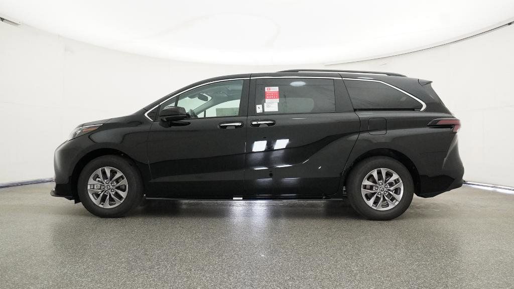 Thumbnail: 2026 Toyota Sienna - 20