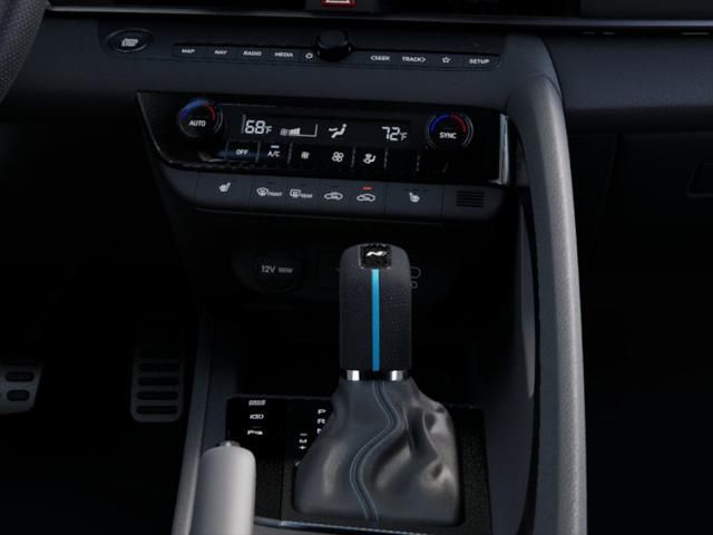 2025 Hyundai Elantra Base 16