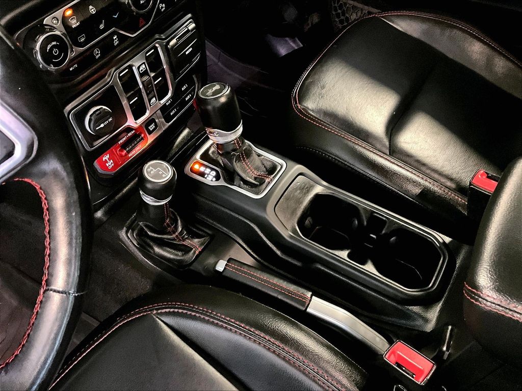 2020 Jeep Wrangler — photo 21