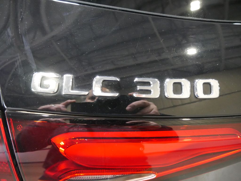 Thumbnail: 2023 Mercedes-Benz GLC - 9