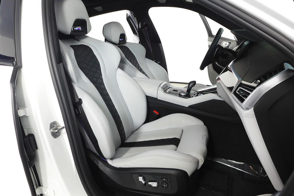 Thumbnail: 2023 BMW X6 - 18