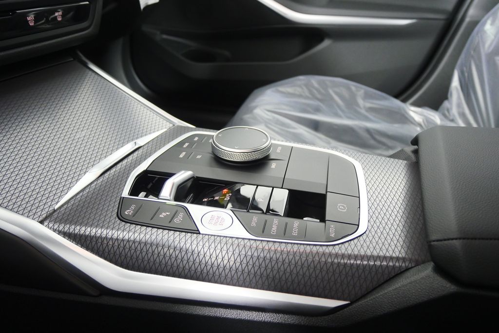 Thumbnail: 2026 BMW 3 Series - 21