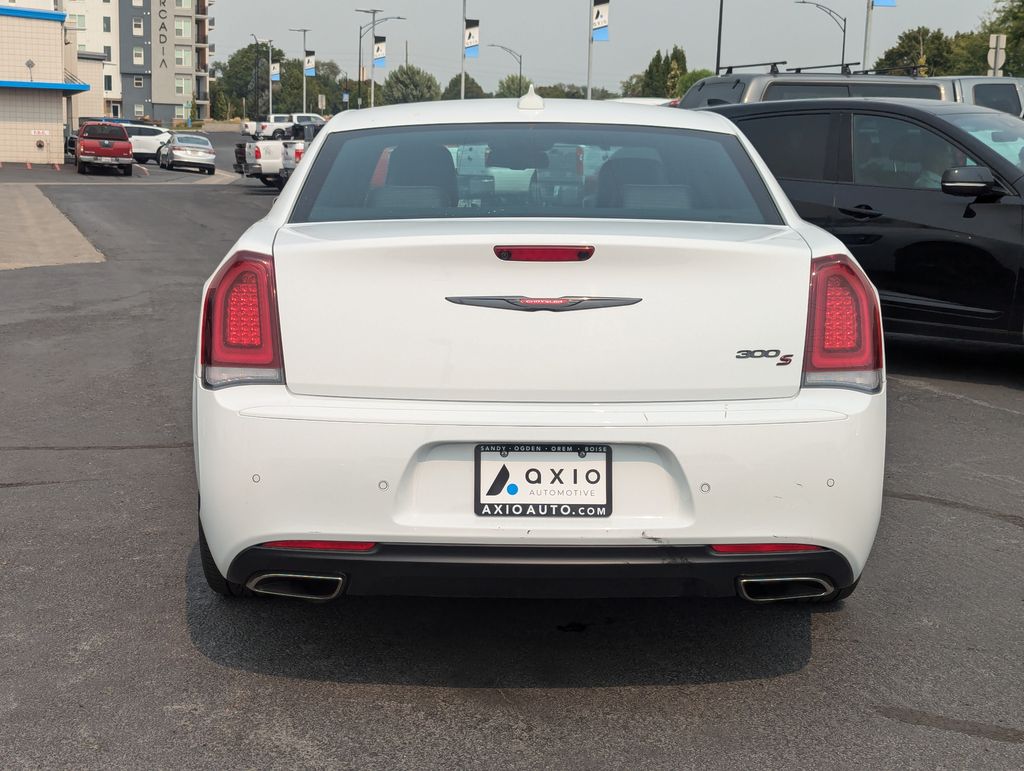 2022 Chrysler 300 S 6