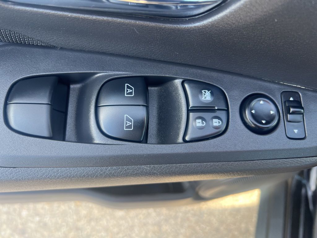 2022 Nissan Kicks SV photo