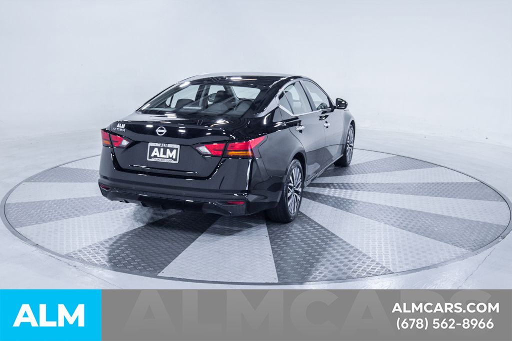 Used 2025 Black Nissan 2.5 SV image 9
