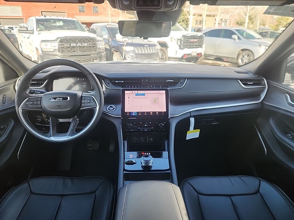 new 2025 Jeep Grand Cherokee car, priced at $47,990