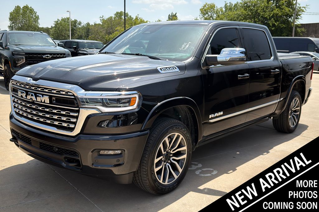 Diamond Black Crystal Pearlcoat 2026 RAM 1500 Pickup Truck Four-Wheel Drive 8-Speed Automatic