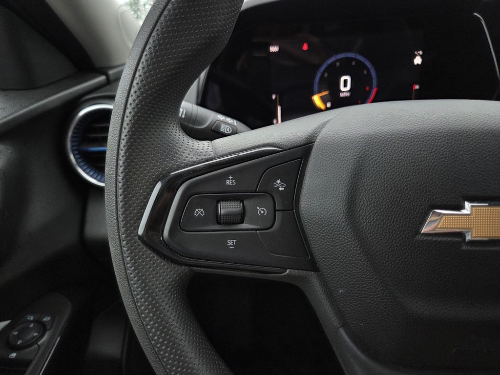 Used 2025 Chevrolet Trax SUV