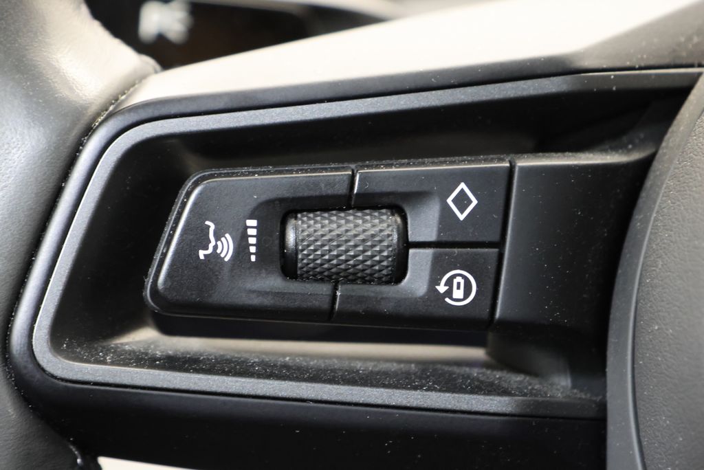 Thumbnail: 2021 Porsche Taycan - 18