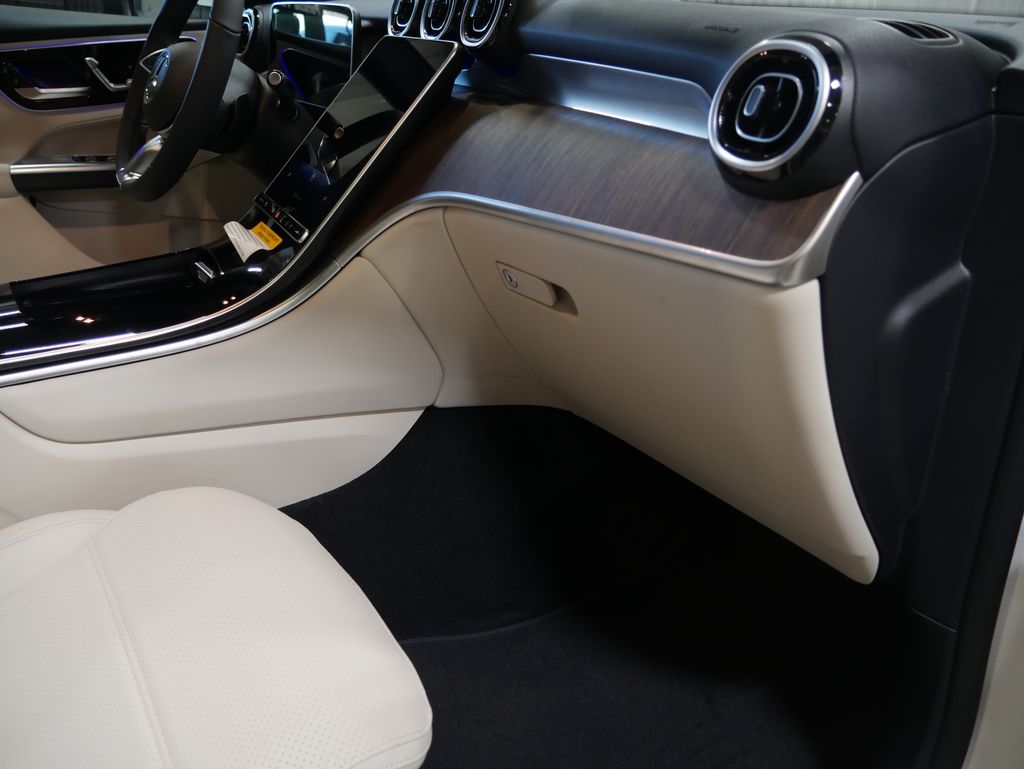 Thumbnail: 2026 Mercedes-Benz GLC - 28