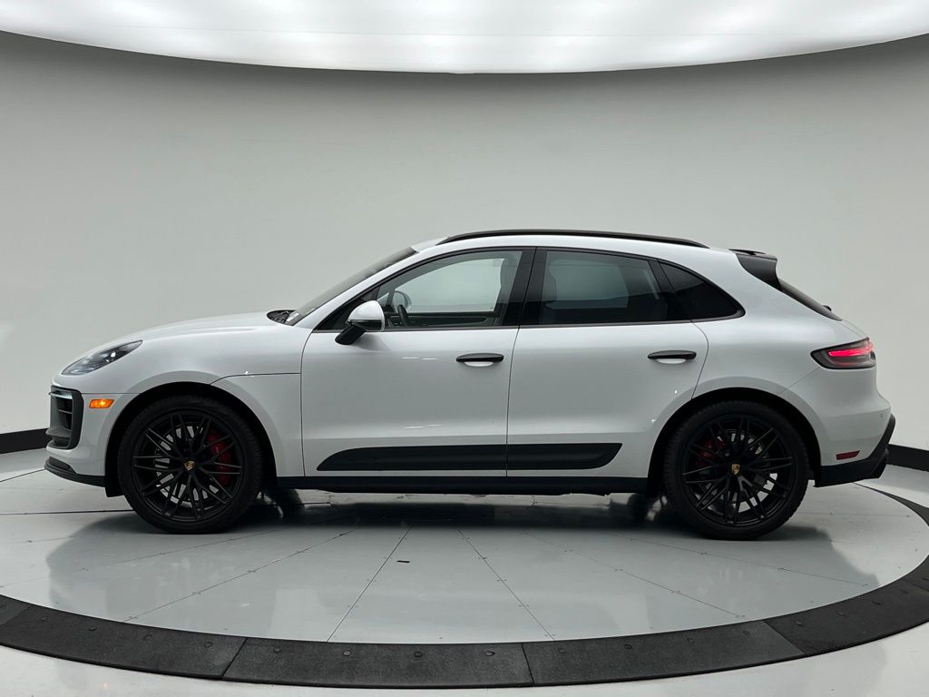 Thumbnail: 2023 Porsche Macan - 8