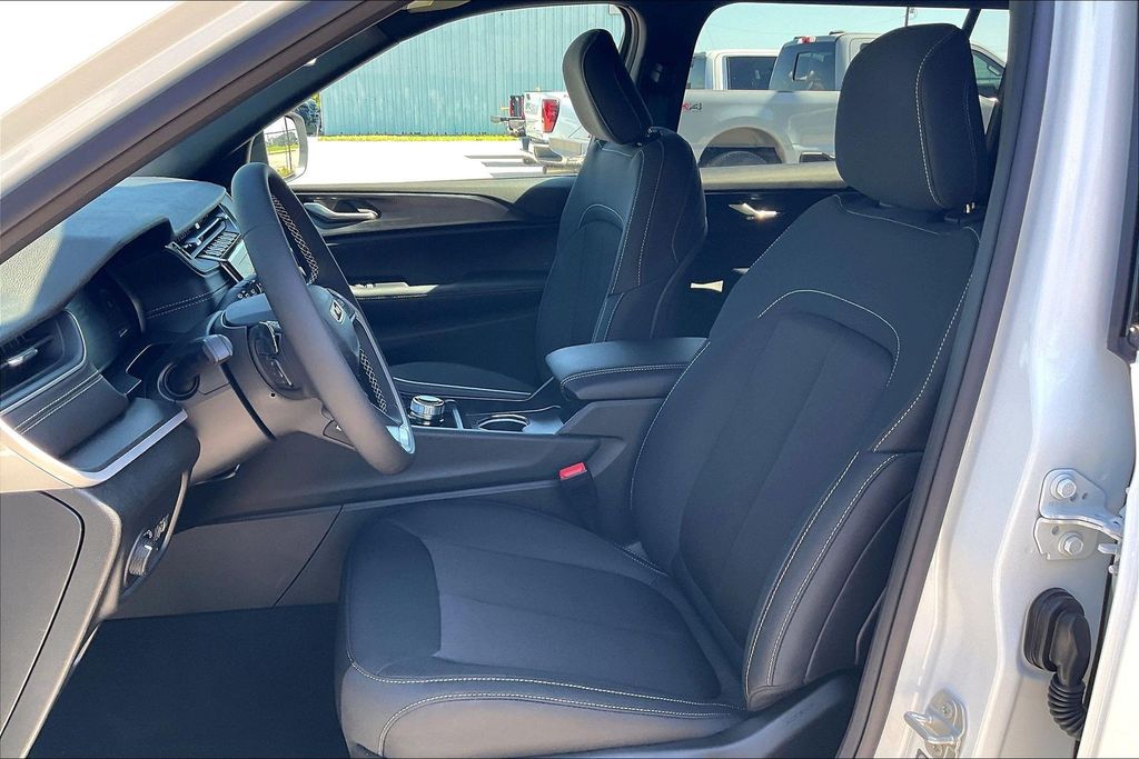 New 2026 Jeep Grand Cherokee L Laredo 4D Sport Utility