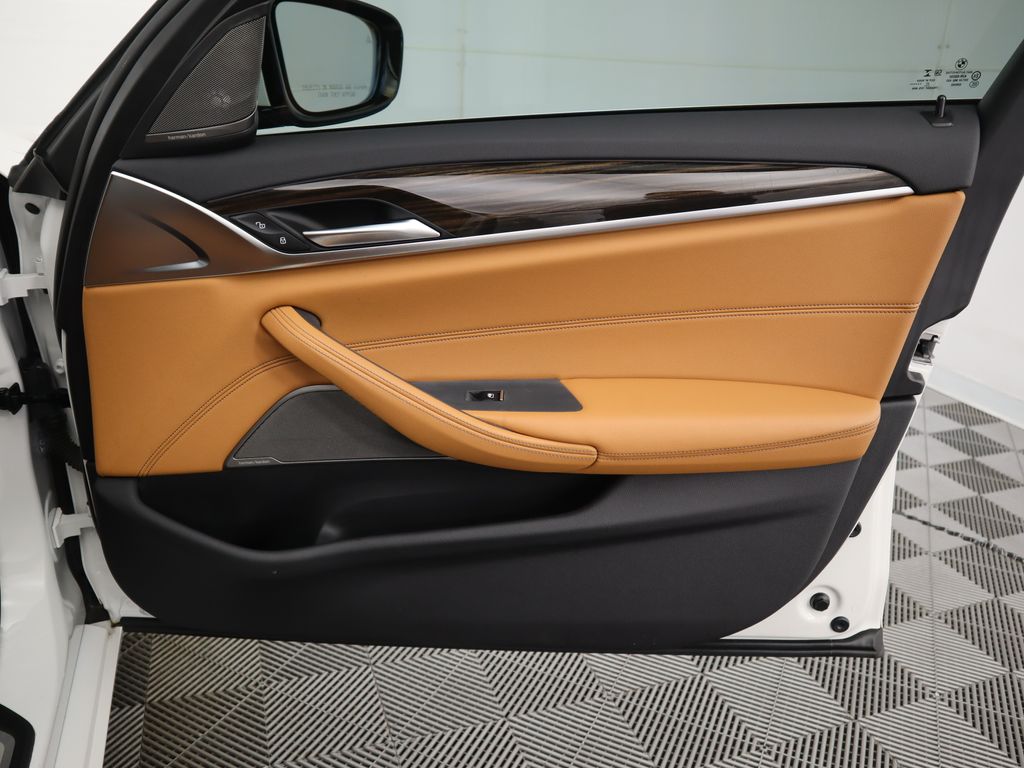 Thumbnail: 2022 BMW 5 Series - 26