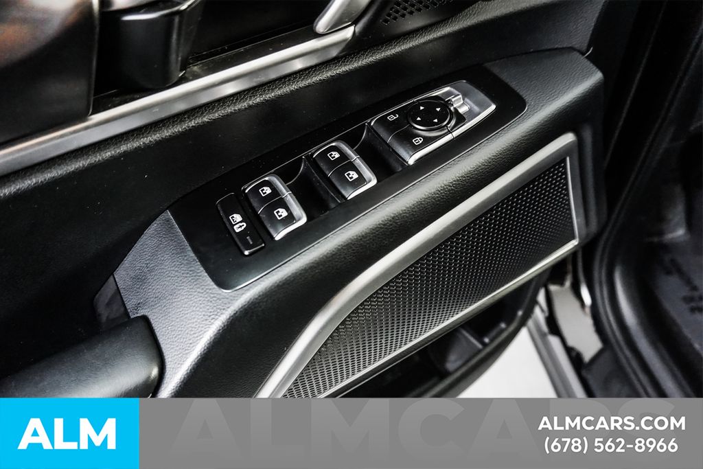 Used 2025 Black Kia S image 51