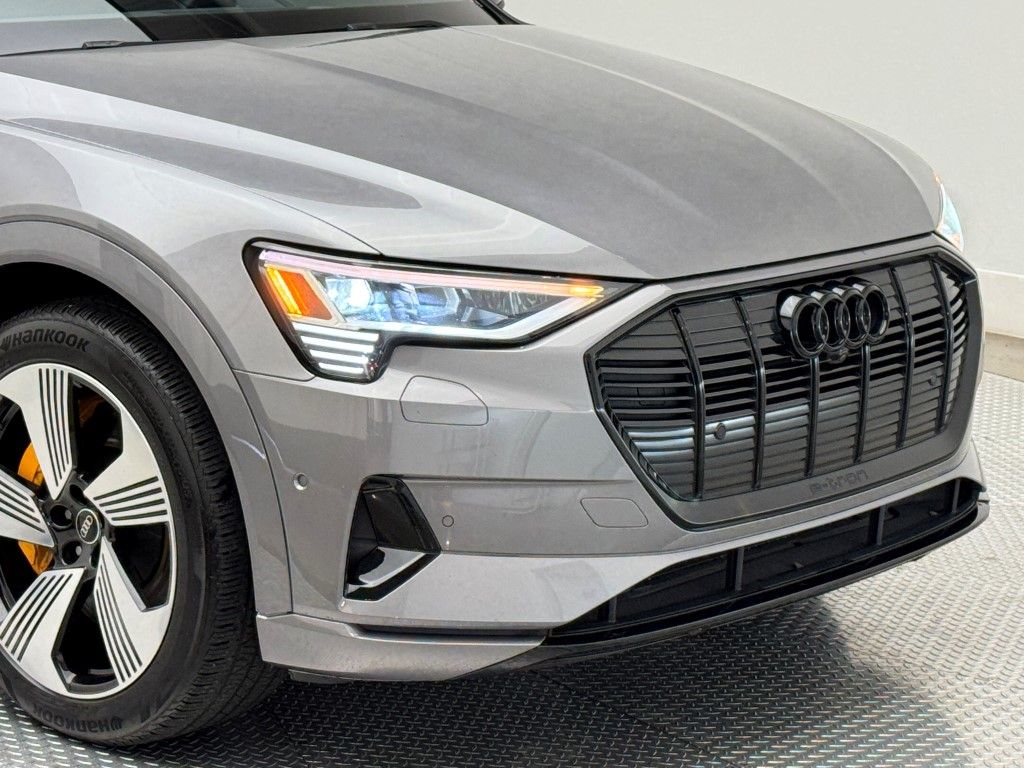 2023 Audi e-tron Premium Plus 3