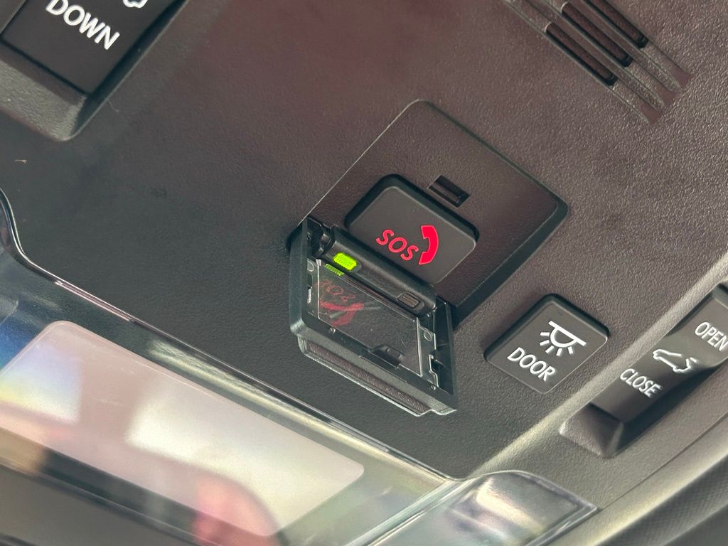 Used 2023 White Lexus 300h image 11