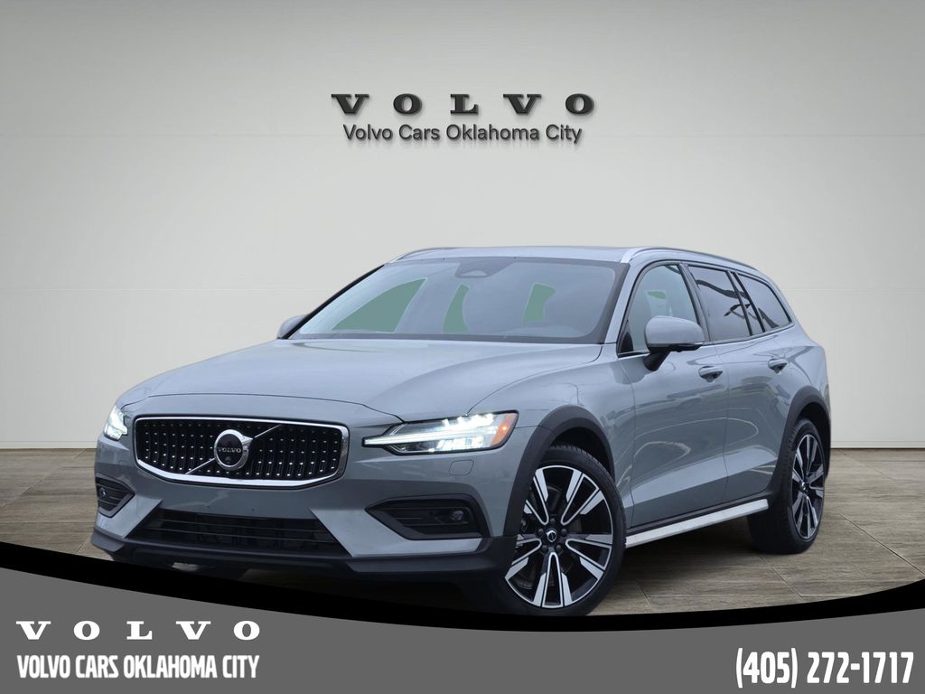 Vapour Gray Metallic 2025 Volvo V60 Cross Country B5 Ultra AWD Wagon All-Wheel Drive Automatic